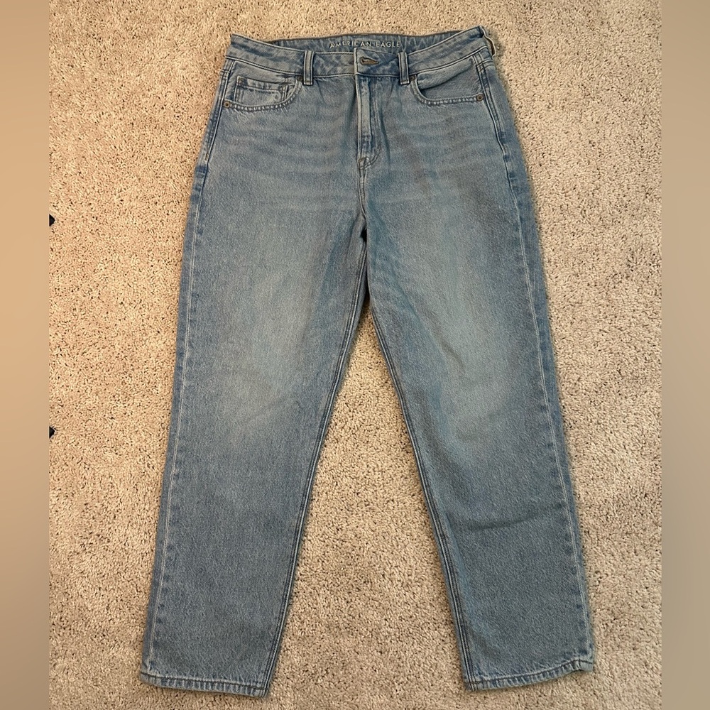 American Eagle Outfitters Light Wash Mom Jeans